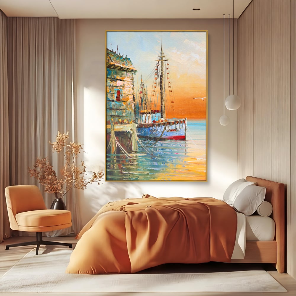 Tablou canvas cu pictura cu barci ancorate in port, in rama de aluminiu auriu, pe perete intr-un dormitor