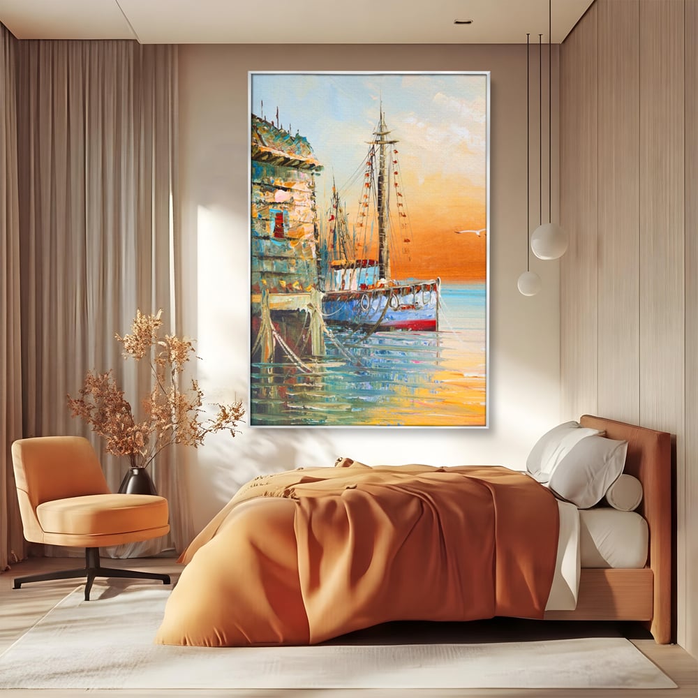 Tablou canvas cu pictura cu barci ancorate in port, in rama de aluminiu argintiu, pe perete intr-un dormitor