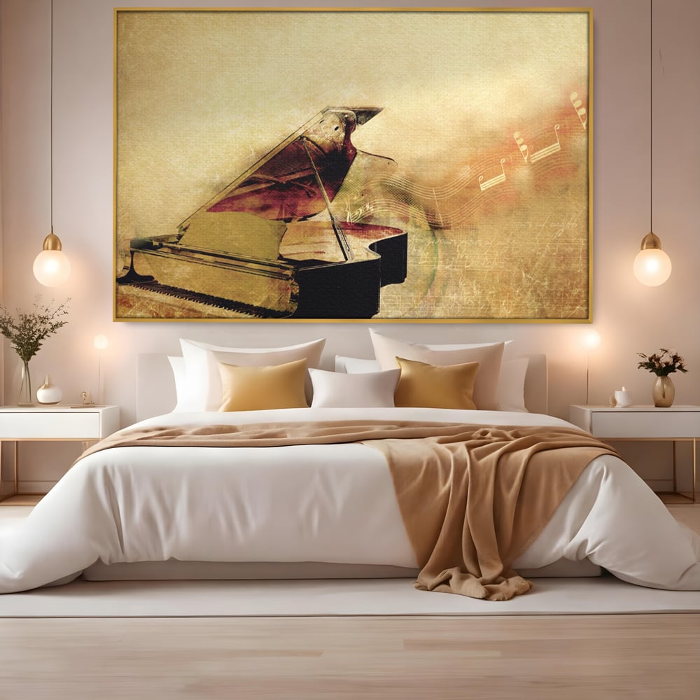 Tablou canvas cu tablou canvas cu pian vechi si note muzicale, in rama de aluminiu auriu, pe perete intr-un dormitor