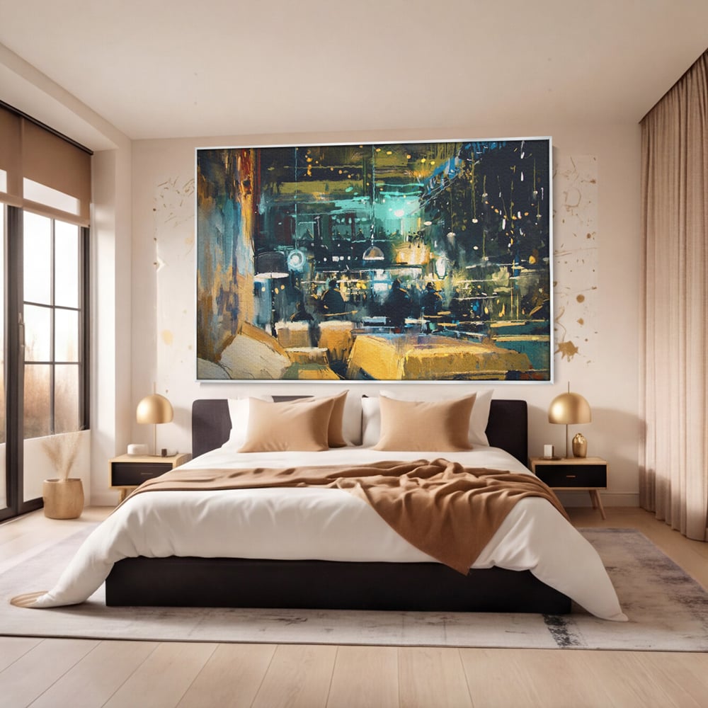 Tablou canvas cu pictura cu cafenea nocturna si lumini, in rama de aluminiu argintiu, pe perete intr-un dormitor