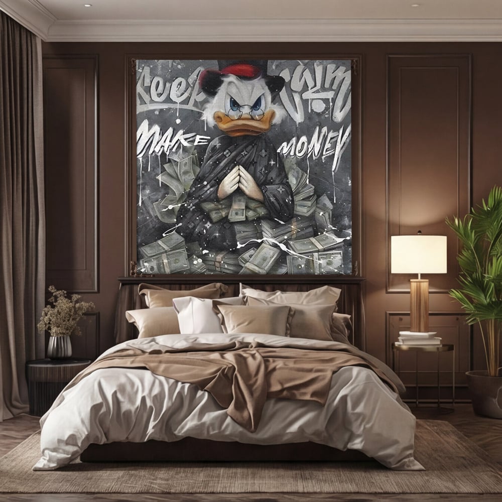 Tablou canvas cu tablou canvas cu scrooge mcduck si teancuri de bani, fara rama, pe sasiu de lemn, pe perete intr-un dormitor