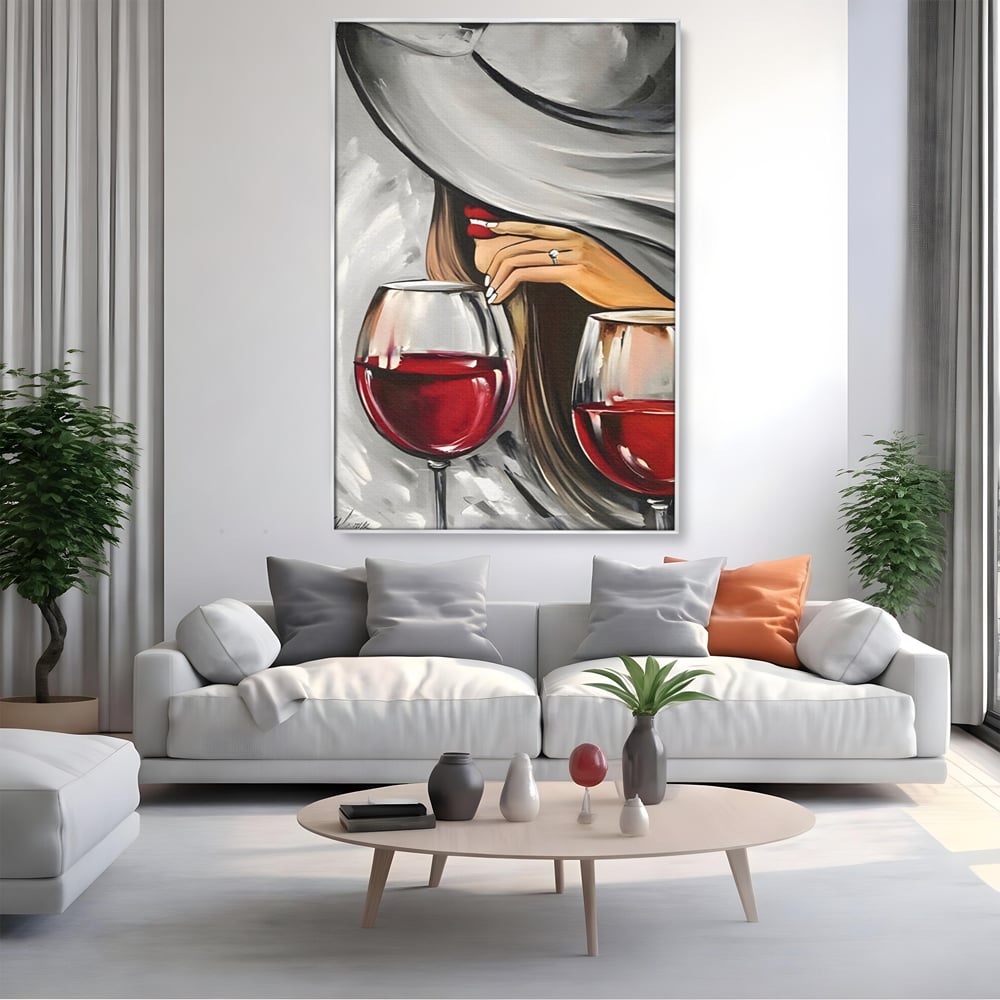 Tablou canvas cu tablou canvas cu femeie si vin rosu, in rama de aluminiu argintiu, pe perete intr-un living
