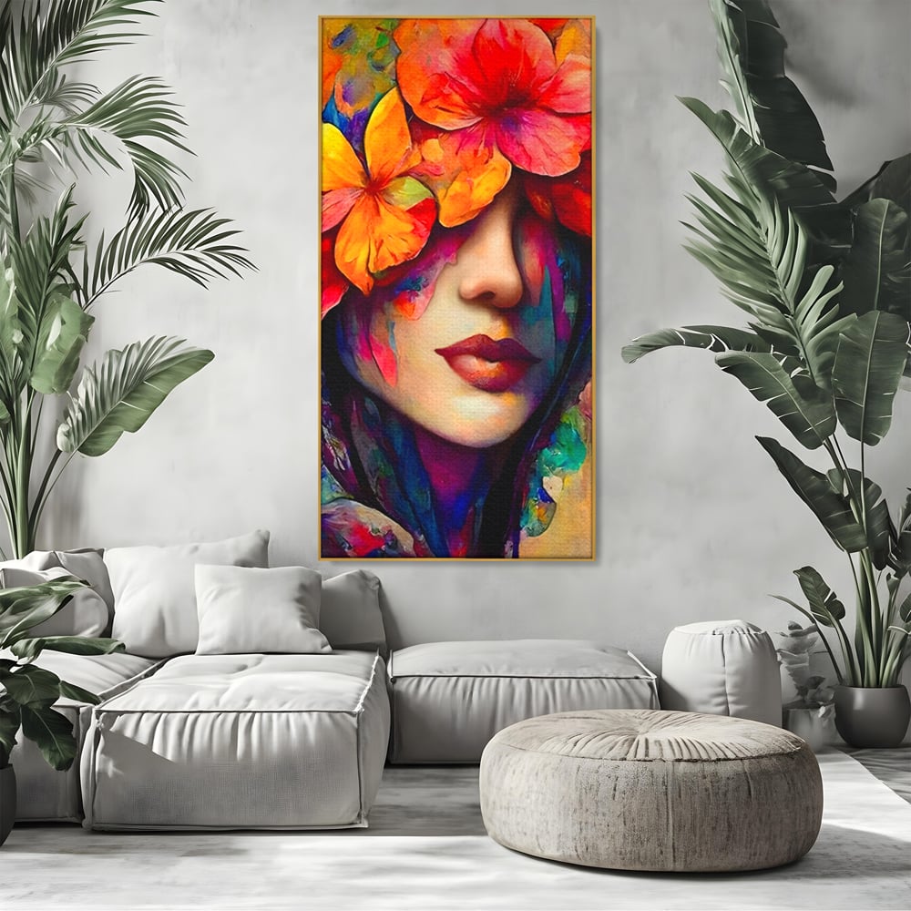 Tablou canvas cu tablou canvas cu portret feminin si flori, in rama de aluminiu auriu, pe perete intr-un living