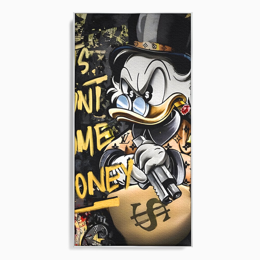 Tablou canvas cu ilustratie cu scrooge duck tinand o arma, in rama de aluminiu argintiu