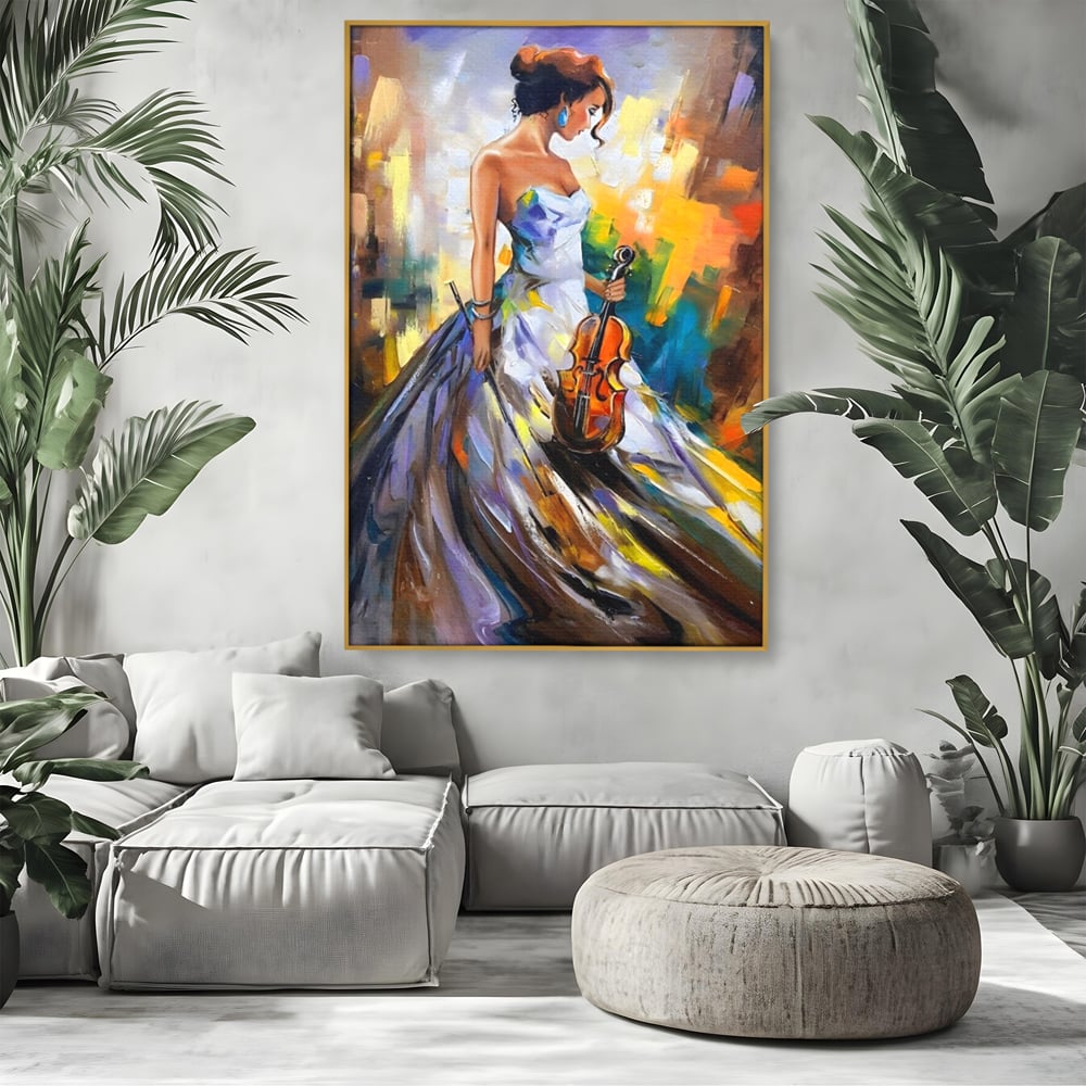 Tablou canvas cu tablou canvas cu femeie si vioara, in rama de aluminiu auriu, pe perete intr-un living