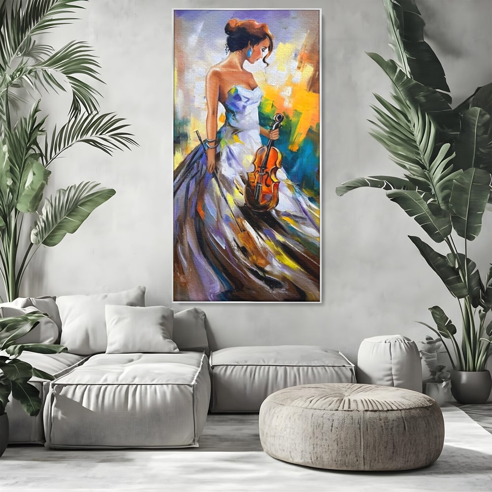 Tablou canvas cu tablou canvas cu femeie si vioara, in rama de aluminiu argintiu, pe perete intr-un living