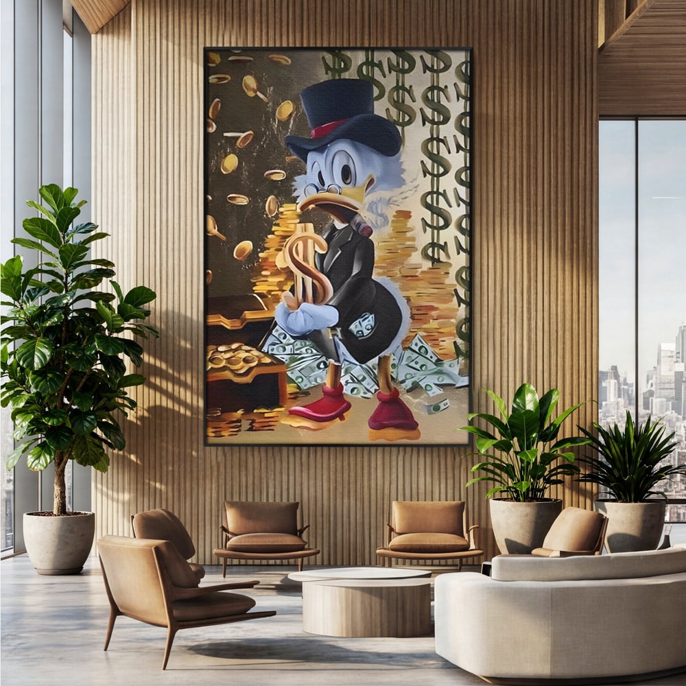 Tablou canvas cu tablou canvas cu scrooge duck si bani, in rama de aluminiu negru, pe perete intr-un birou