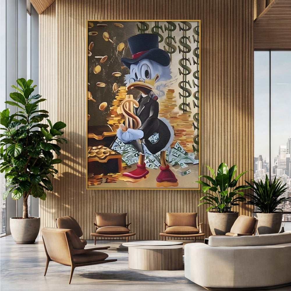 Tablou canvas cu tablou canvas cu scrooge duck si bani, in rama de aluminiu auriu, pe perete intr-un birou
