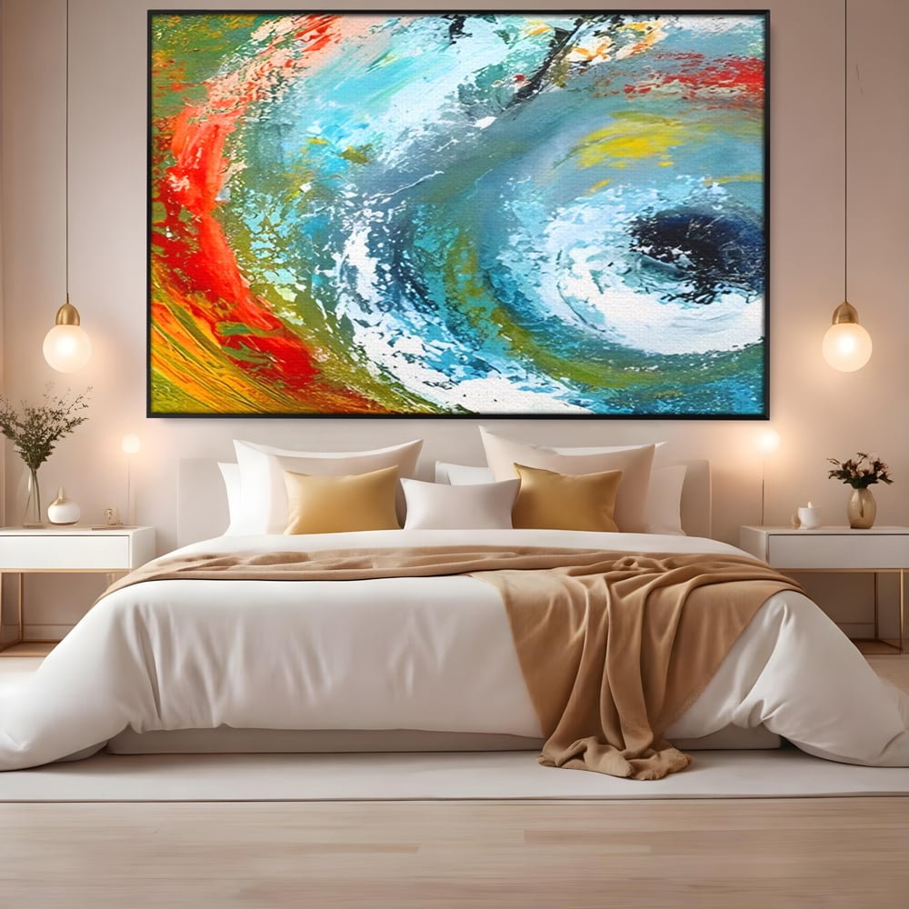 Tablou canvas cu pictura abstracta cu vartej de culori, in rama de aluminiu negru, pe perete intr-un dormitor
