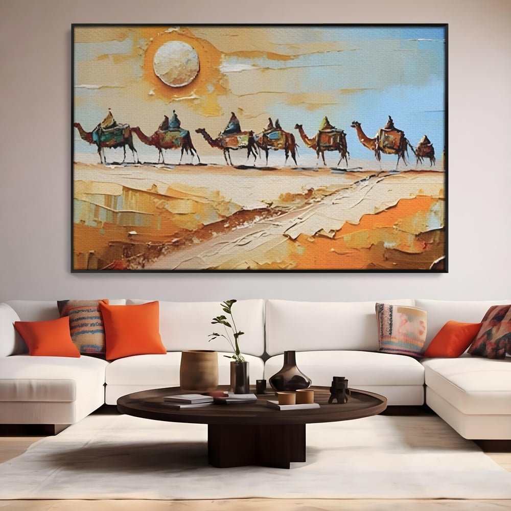 Tablou canvas cu pictura cu caravana de camile in desert, in rama de aluminiu negru, pe perete intr-un living