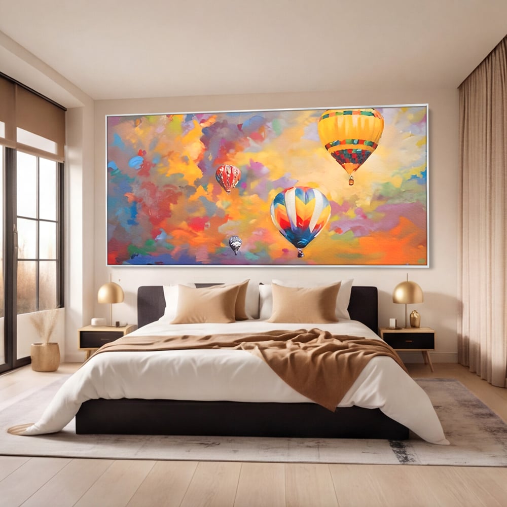 Tablou canvas cu tablou pictura baloane cu aer cald, in rama de aluminiu argintiu, pe perete intr-un dormitor