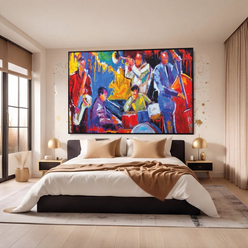 Tablou canvas cu pictura abstracta cu formatie de jazz, in rama de aluminiu negru, pe perete intr-un dormitor