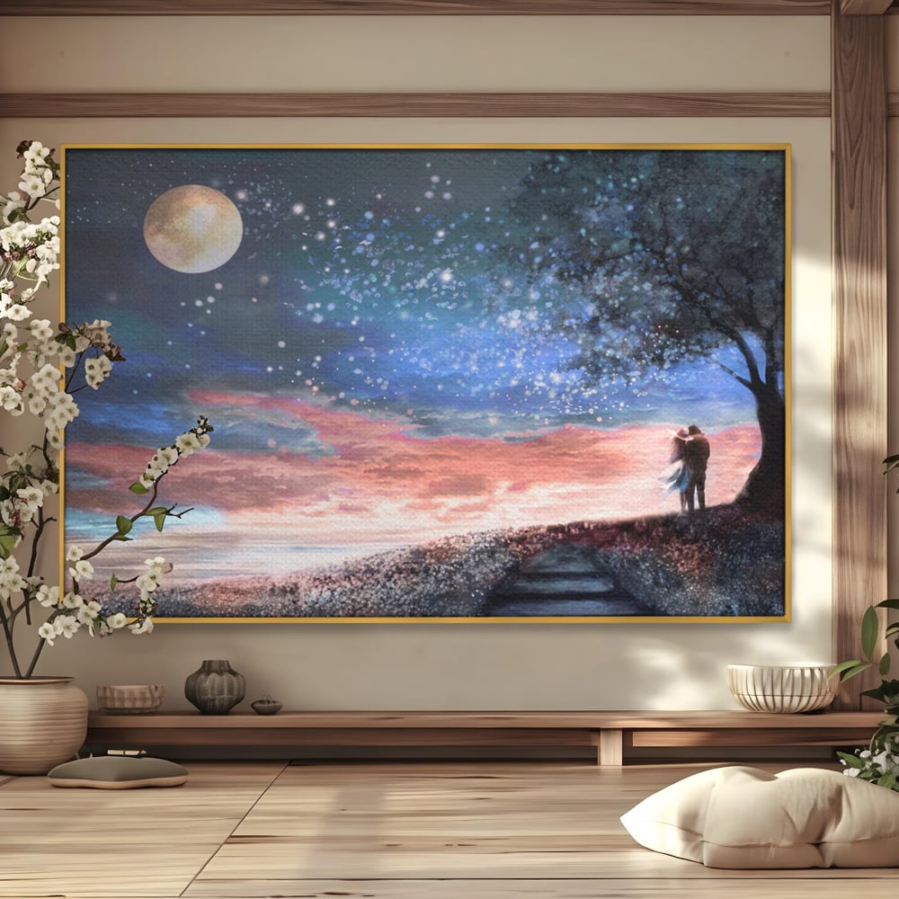 Tablou canvas cu ilustratie cuplu sub cer instelat, in rama de aluminiu auriu
