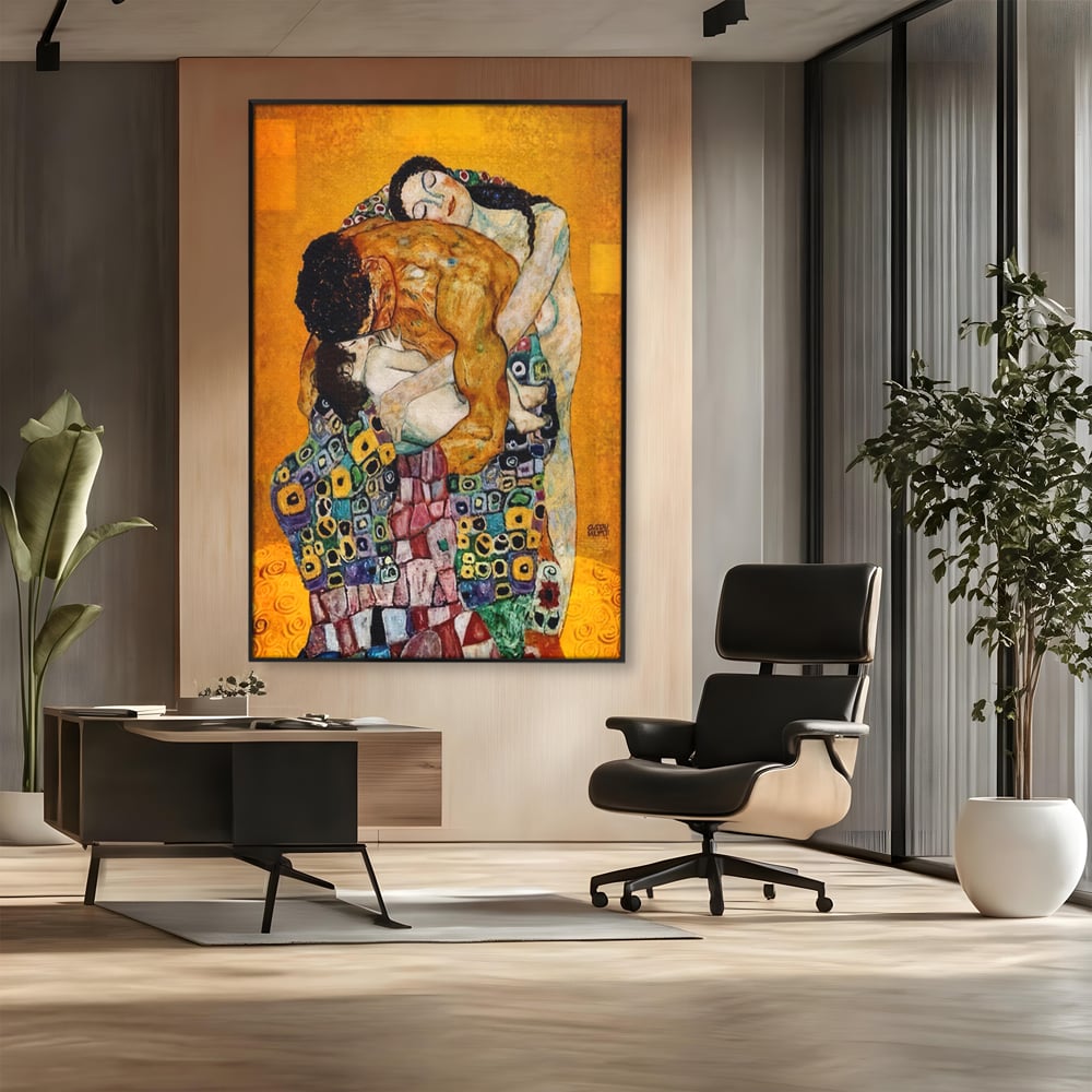 Tablou canvas cu reproducere pictura the family, in rama de aluminiu negru, pe perete intr-un birou