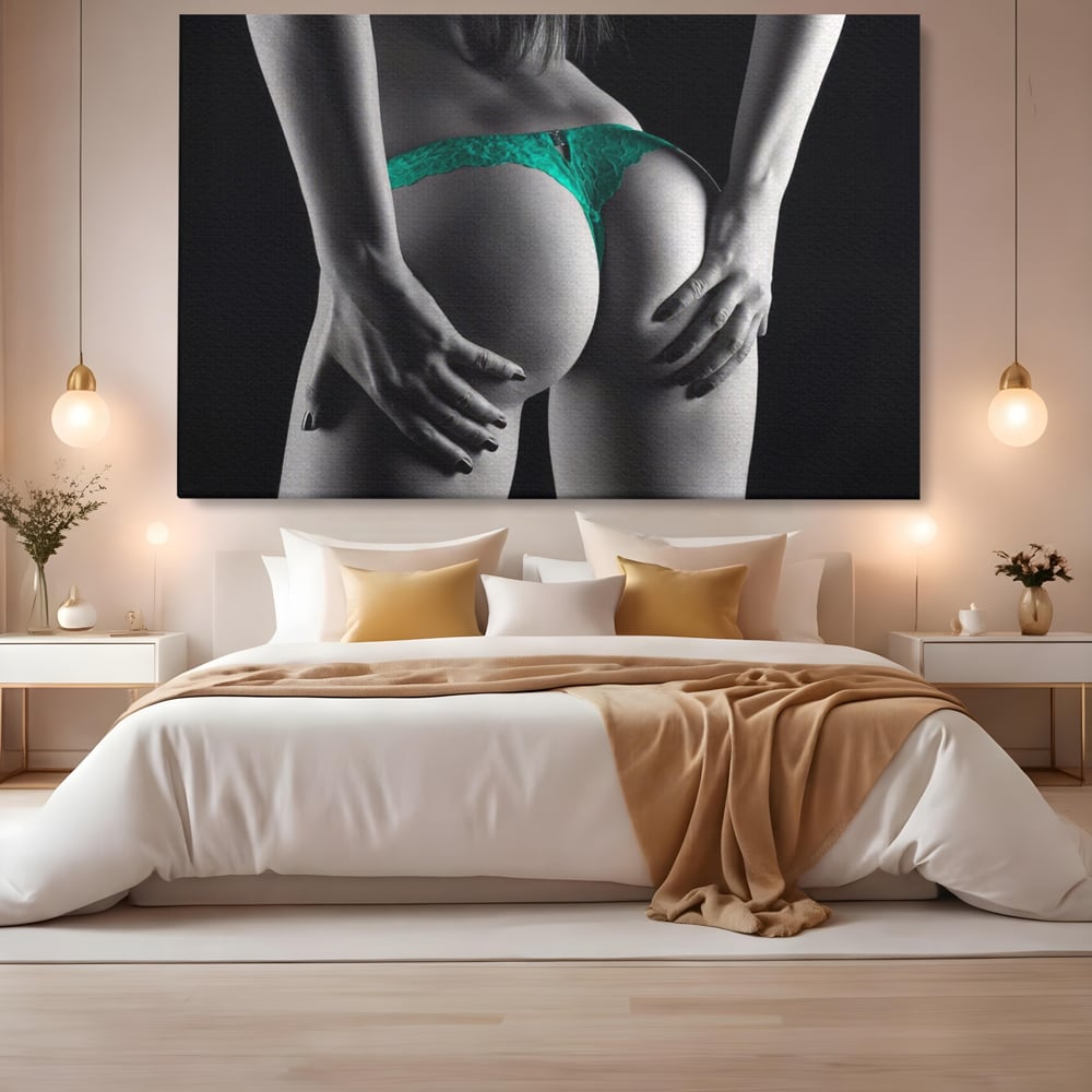 Tablou canvas cu tablou canvas cu silueta senzuala, fara rama, pe sasiu de lemn, pe perete intr-un dormitor