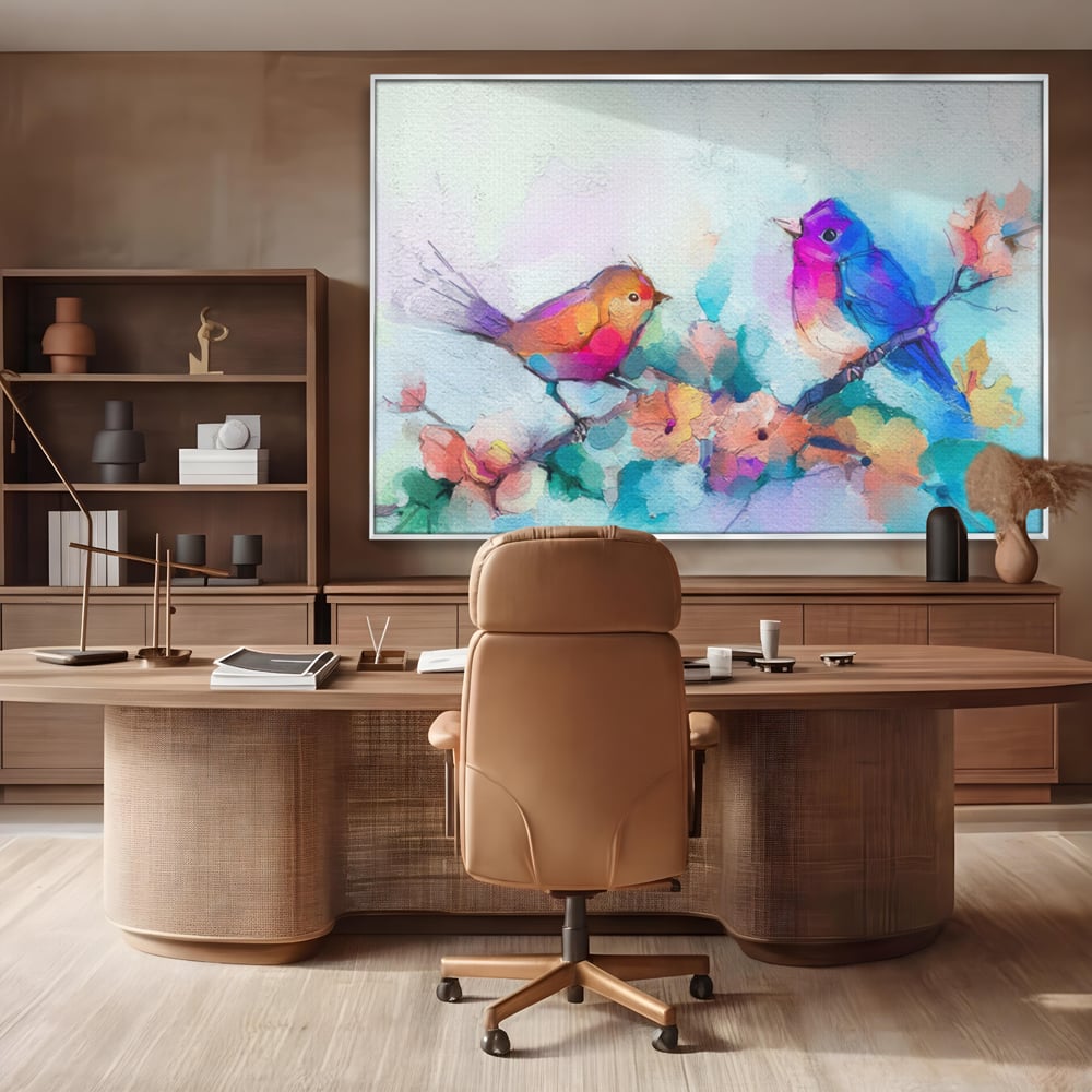 Tablou canvas cu pictura digitala cu doua pasari colorate, in rama de aluminiu argintiu, pe perete intr-un birou