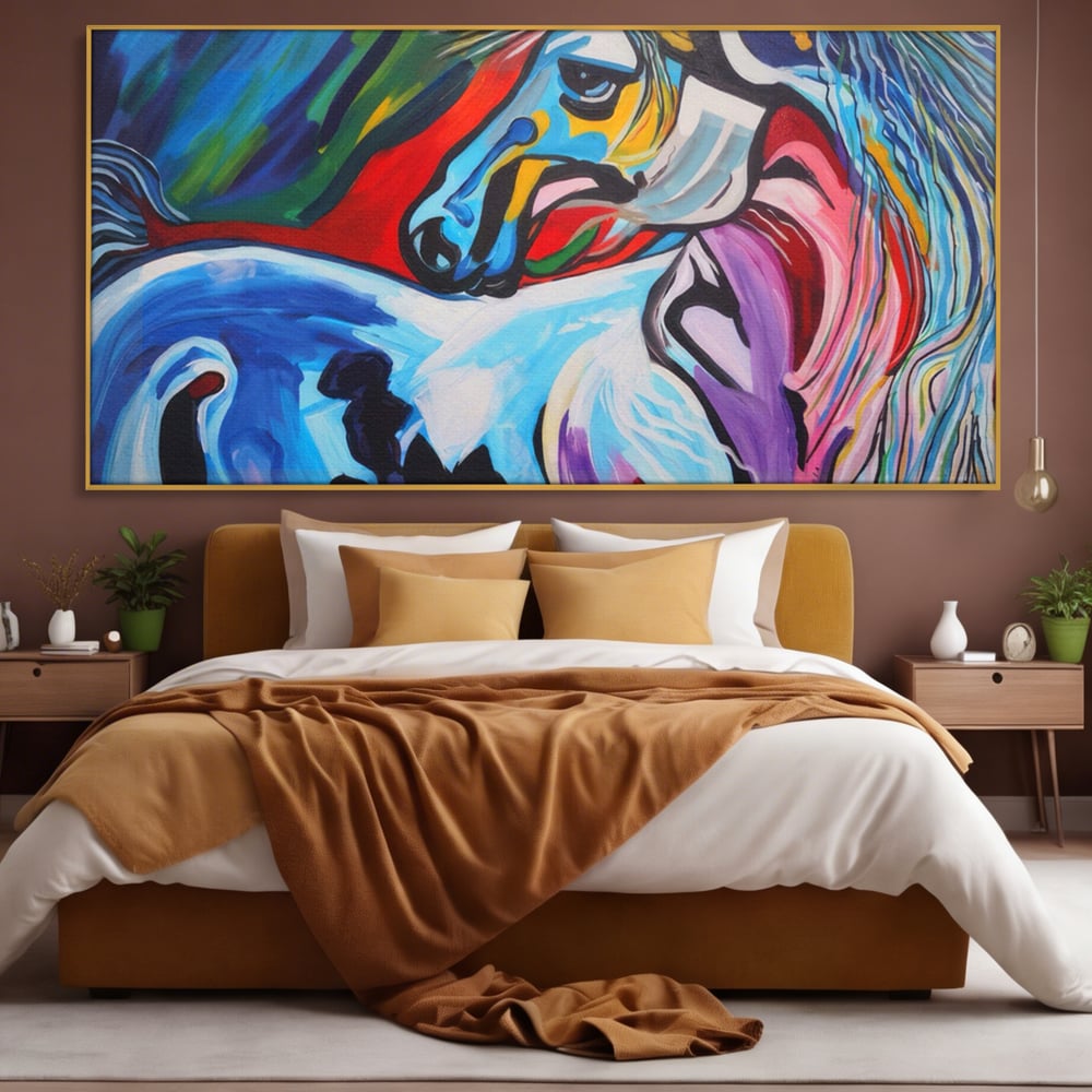 Tablou canvas cu pictura canvas cu cal colorat, in rama de aluminiu auriu, pe perete intr-un dormitor