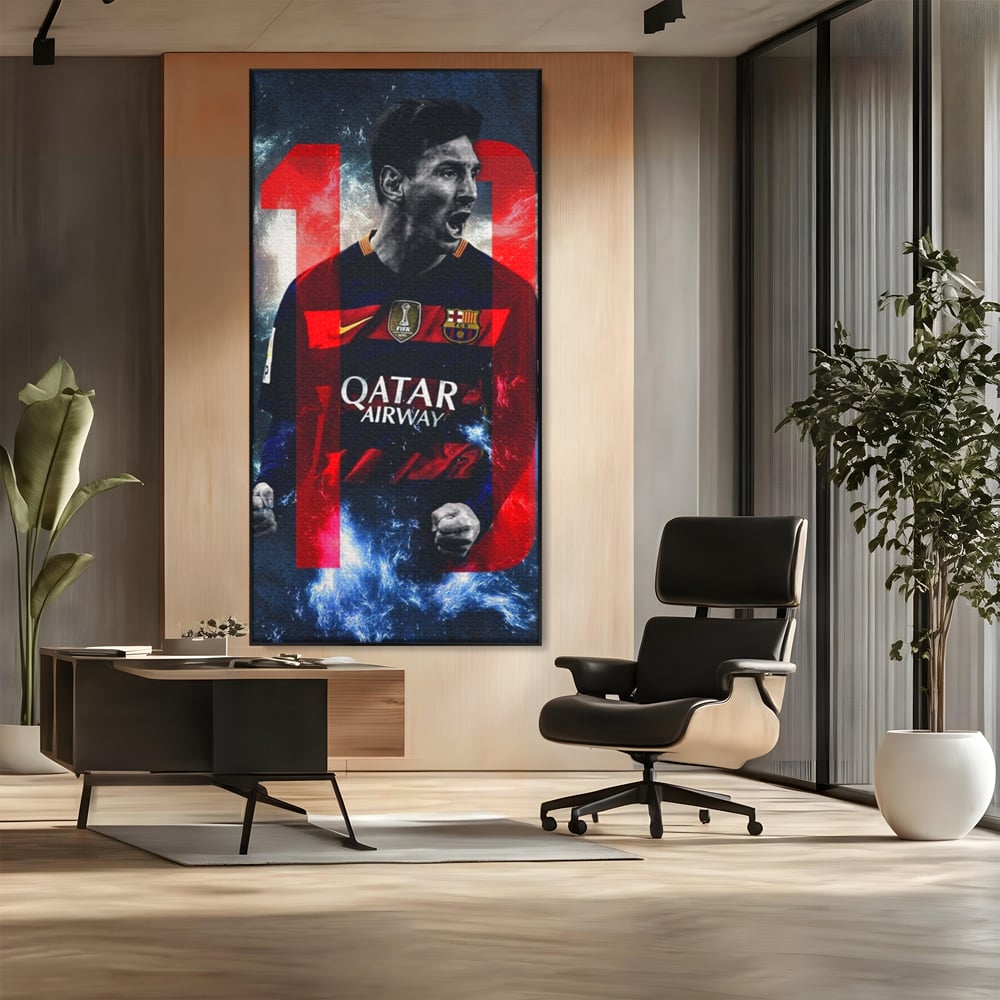 Tablou canvas cu tablou canvas cu fotbalistul messi, in rama de aluminiu negru, pe perete intr-un birou
