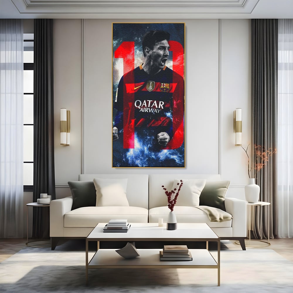 Tablou canvas cu tablou canvas cu fotbalistul messi, in rama de aluminiu auriu, pe perete intr-un living
