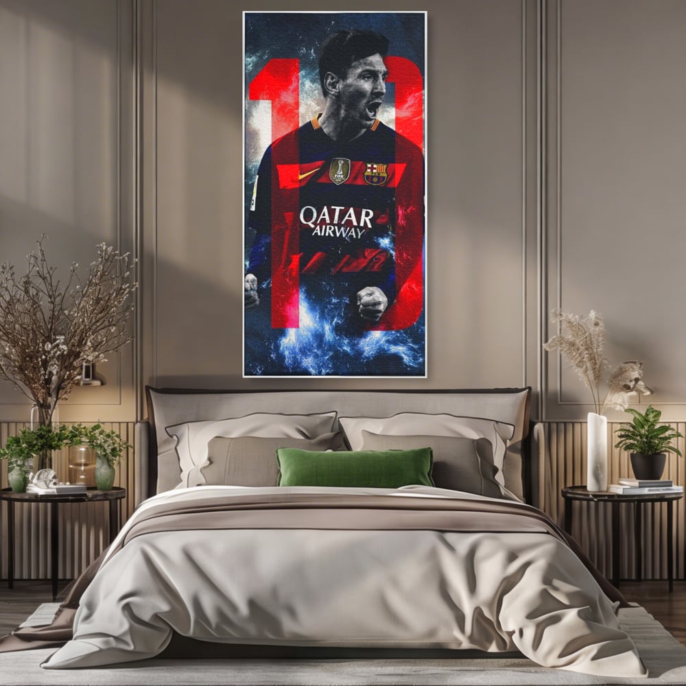Tablou canvas cu tablou canvas cu fotbalistul messi, in rama de aluminiu argintiu, pe perete intr-un dormitor
