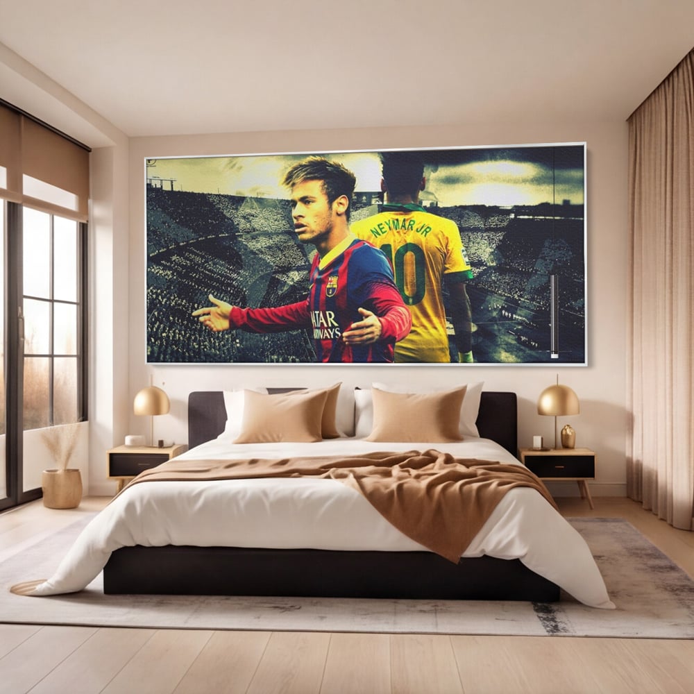 Tablou canvas cu tablou canvas cu fotbalistul neymar, in rama de aluminiu argintiu, pe perete intr-un dormitor