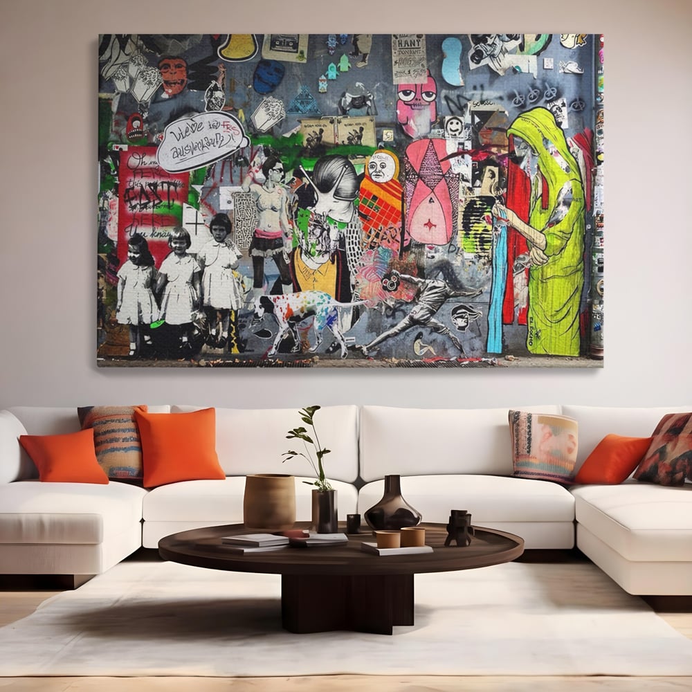 Tablou canvas cu tablou canvas cu graffiti urban si personaje, fara rama, pe sasiu de lemn, pe perete intr-un living