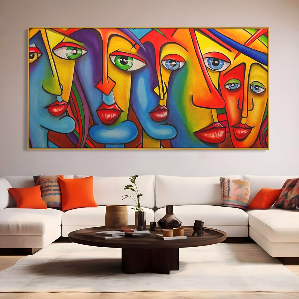 Tablou canvas cu tablou canvas cu fete abstracte colorate, in rama de aluminiu auriu, pe perete intr-un living