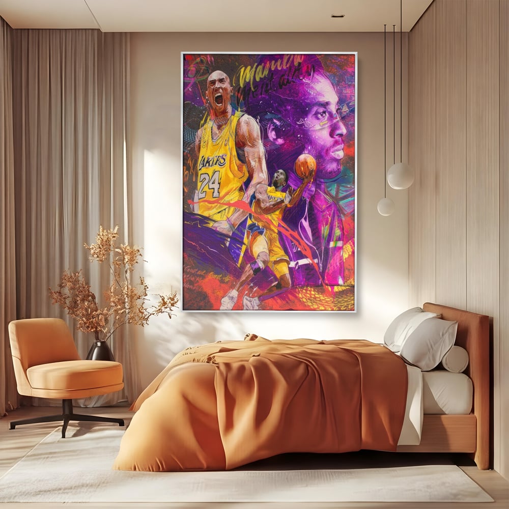 Tablou canvas cu tablou canvas cu kobe bryant, in rama de aluminiu argintiu, pe perete intr-un dormitor
