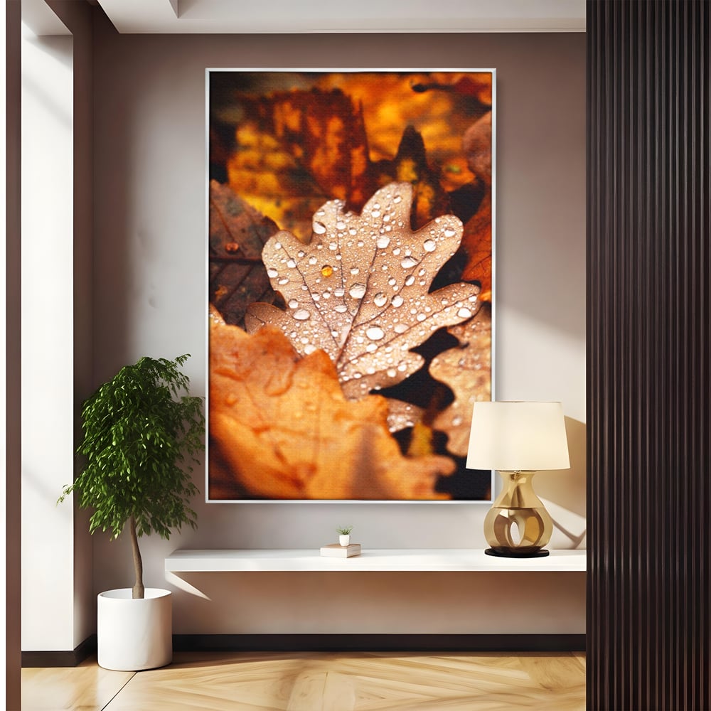 Tablou canvas cu frunza de stejar cu picaturi de roua, in rama de aluminiu argintiu