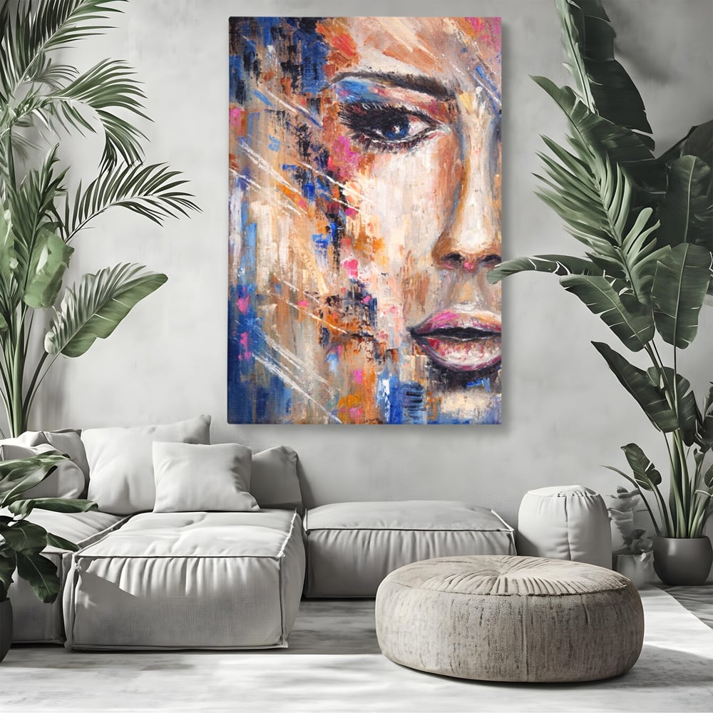 Tablou canvas cu pictura chip de femeie, fara rama, pe sasiu de lemn, pe perete intr-un living