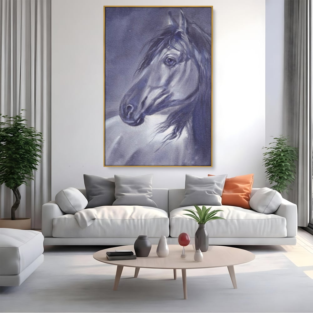 Tablou canvas cu tablou canvas cu portret de cal gri, in rama de aluminiu auriu, pe perete intr-un living