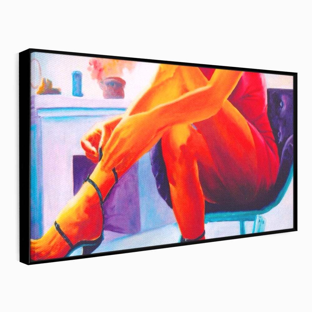 Tablou canvas cu pictura cu femeie in rochie rosie, in rama de aluminiu negru