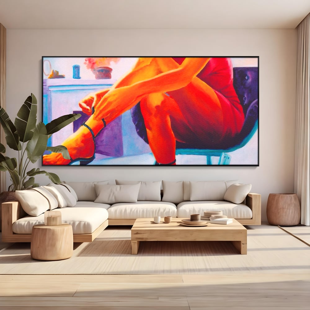 Tablou canvas cu pictura cu femeie in rochie rosie, in rama de aluminiu negru, pe perete intr-un living