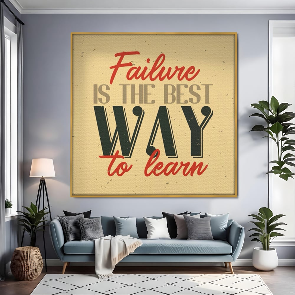 Tablou canvas cu tablou canvas cu mesaj motivational, in rama de aluminiu auriu, pe perete intr-un living