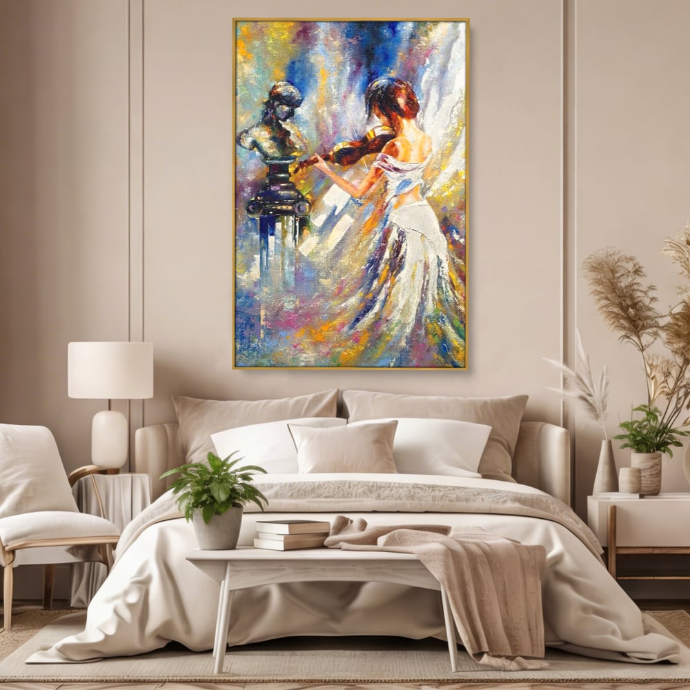Tablou canvas cu pictura femeie cantand la vioara, in rama de aluminiu auriu, pe perete intr-un dormitor