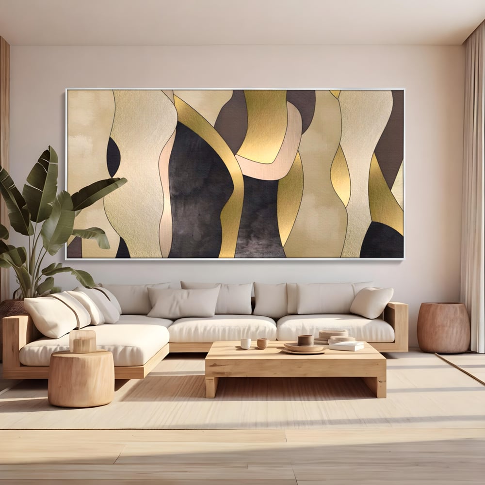 Tablou canvas cu tablou canvas cu forme abstracte aurii, in rama de aluminiu argintiu, pe perete intr-un living
