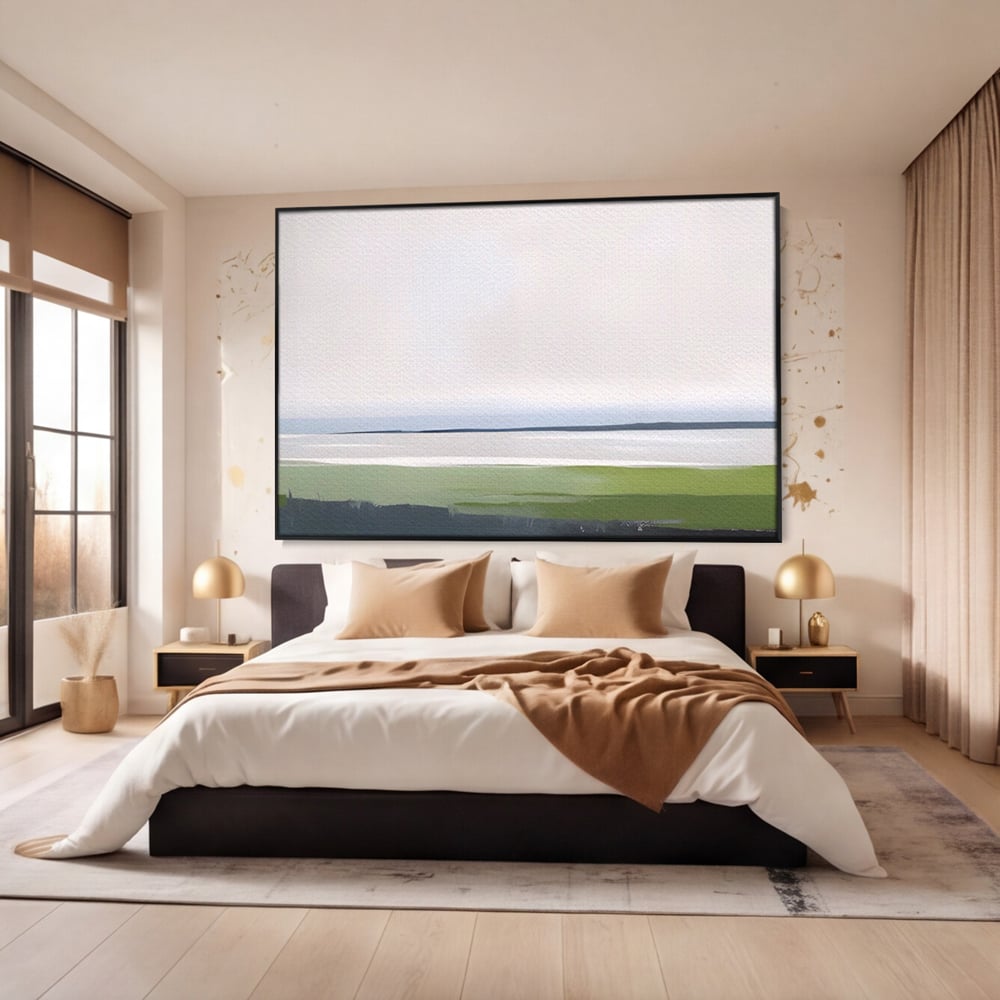 Tablou canvas cu pictura orizontala cu peisaj de campie si apa, in rama de aluminiu negru, pe perete intr-un dormitor
