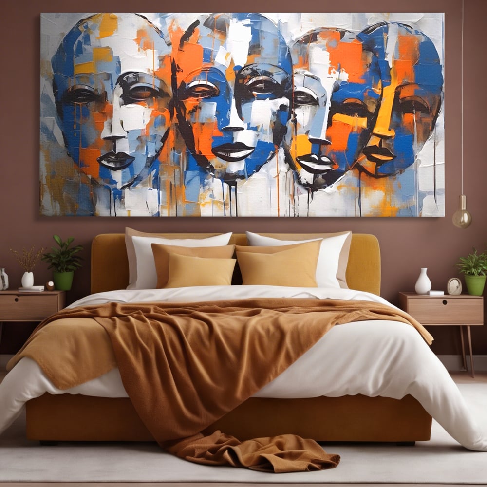 Tablou canvas cu tablou canvas cu trei masti stilizate, fara rama, pe sasiu de lemn, pe perete intr-un dormitor