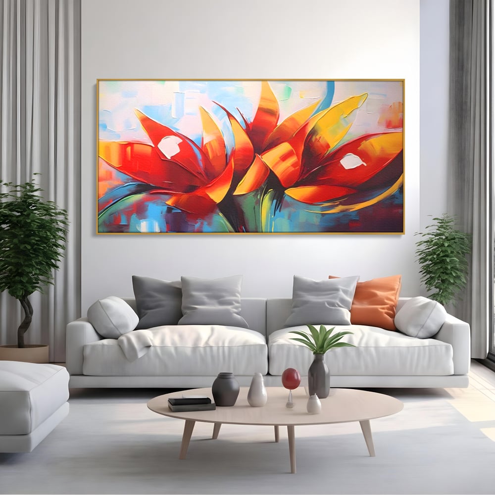 Tablou canvas cu pictura abstracta cu flori portocalii, in rama de aluminiu auriu, pe perete intr-un living