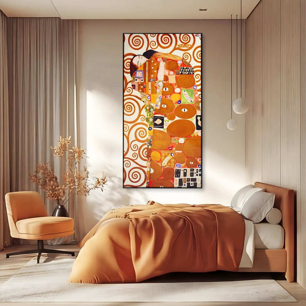 Tablou canvas cu tablou canvas cu pictura in stilul lui klimt, in rama de aluminiu negru, pe perete intr-un dormitor