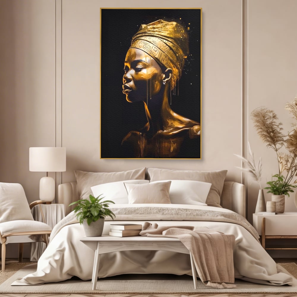 Tablou canvas cu tablou canvas cu femeie africana si turban auriu, in rama de aluminiu auriu, pe perete intr-un dormitor
