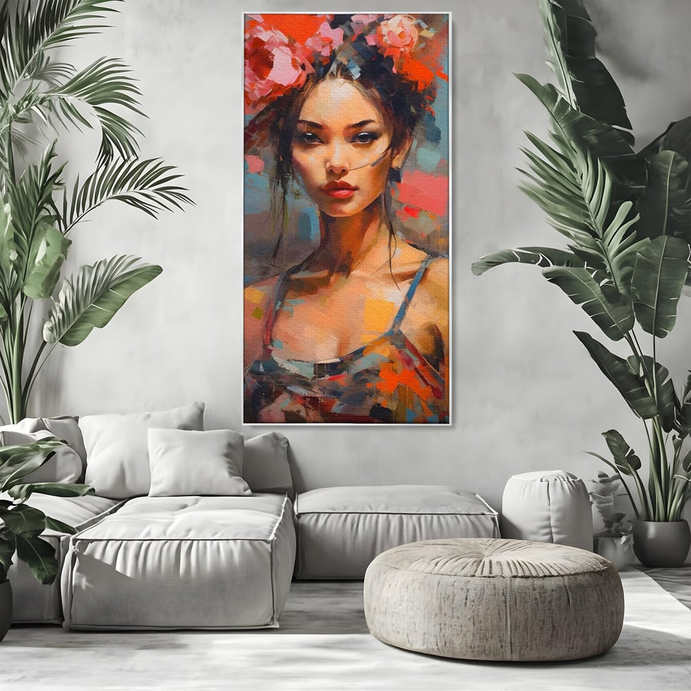 Tablou canvas cu tablou canvas cu portret de femeie, in rama de aluminiu argintiu, pe perete intr-un living