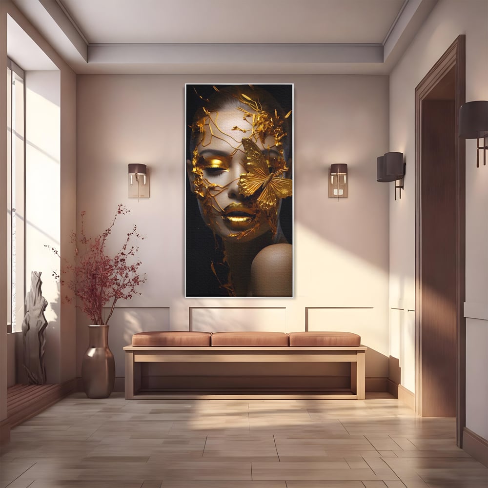 Tablou canvas cu portret feminin cu fluture auriu, in rama de aluminiu argintiu
