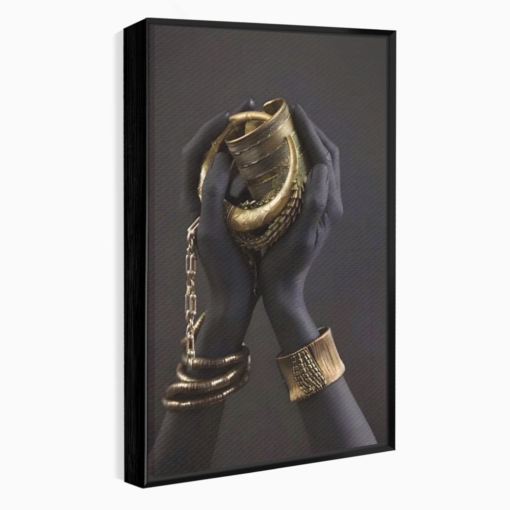 Tablou canvas cu tablou canvas cu maini negre si bijuterii aurii, in rama de aluminiu negru
