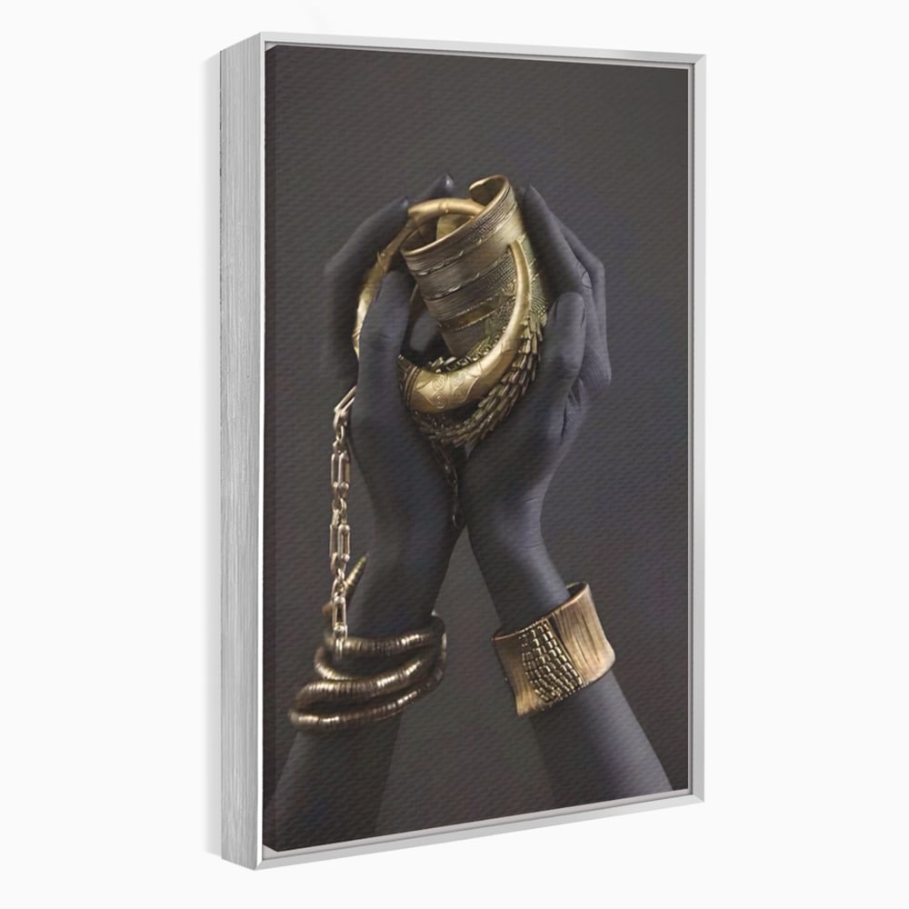 Tablou canvas cu tablou canvas cu maini negre si bijuterii aurii, in rama de aluminiu argintiu