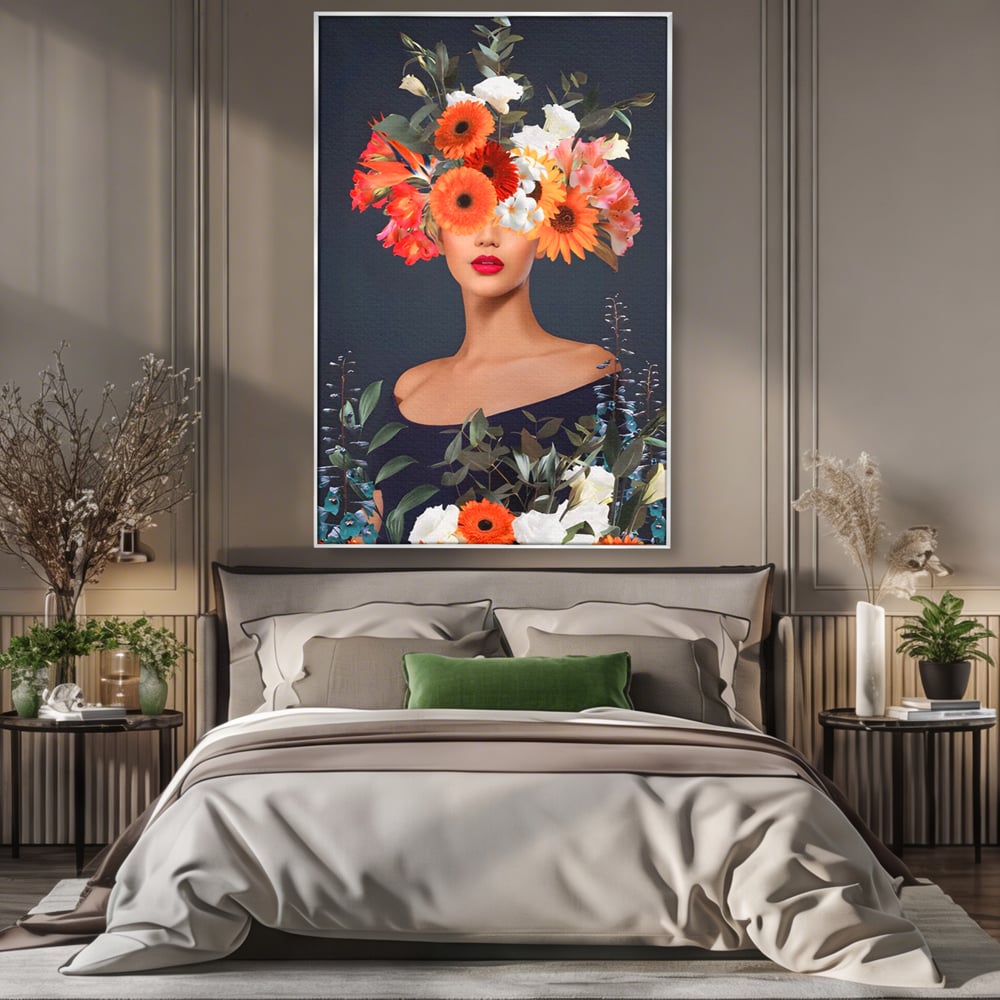 Tablou canvas cu tablou portret femeie cu flori, in rama de aluminiu argintiu, pe perete intr-un dormitor