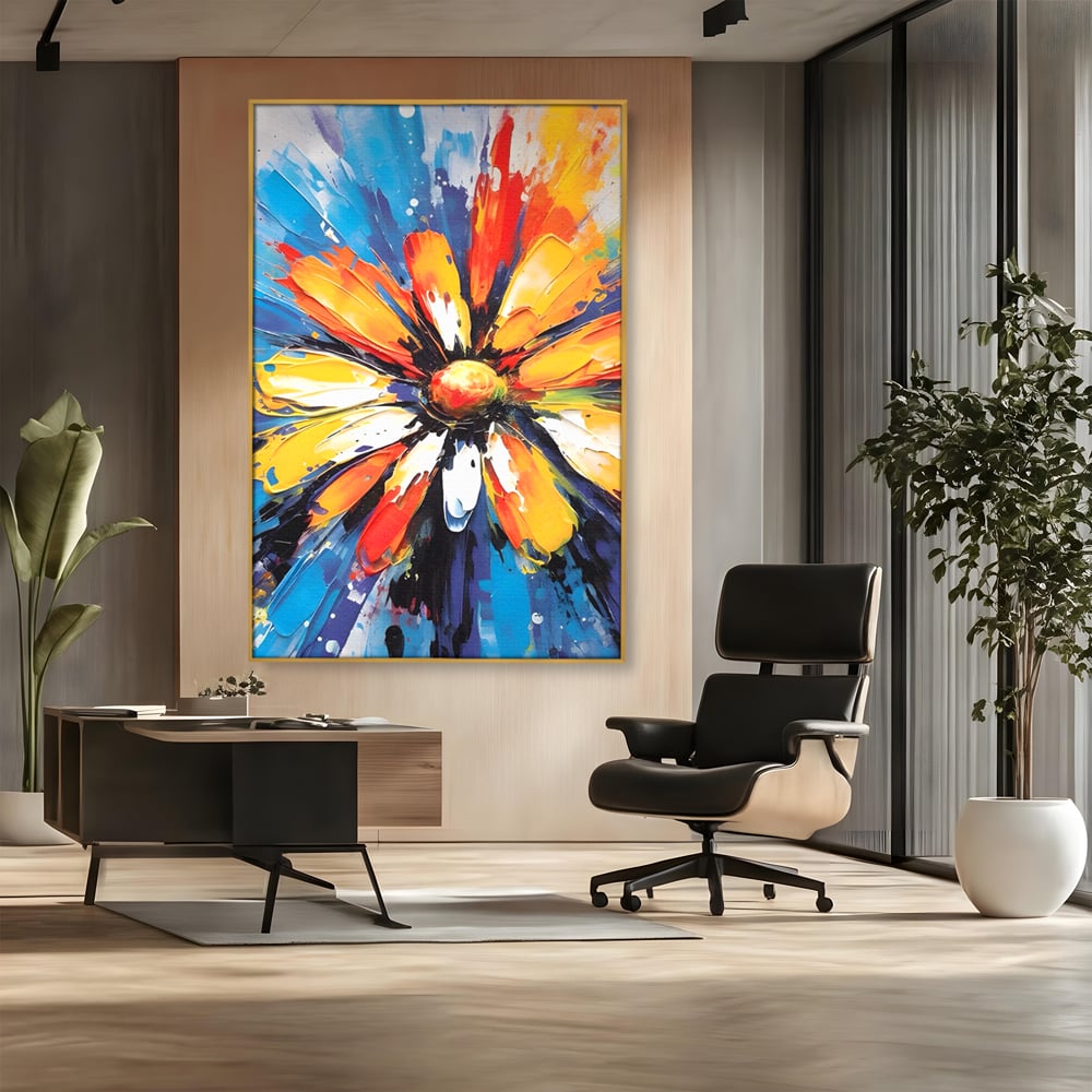 Tablou canvas cu pictura abstracta cu floare colorata, in rama de aluminiu auriu, pe perete intr-un birou