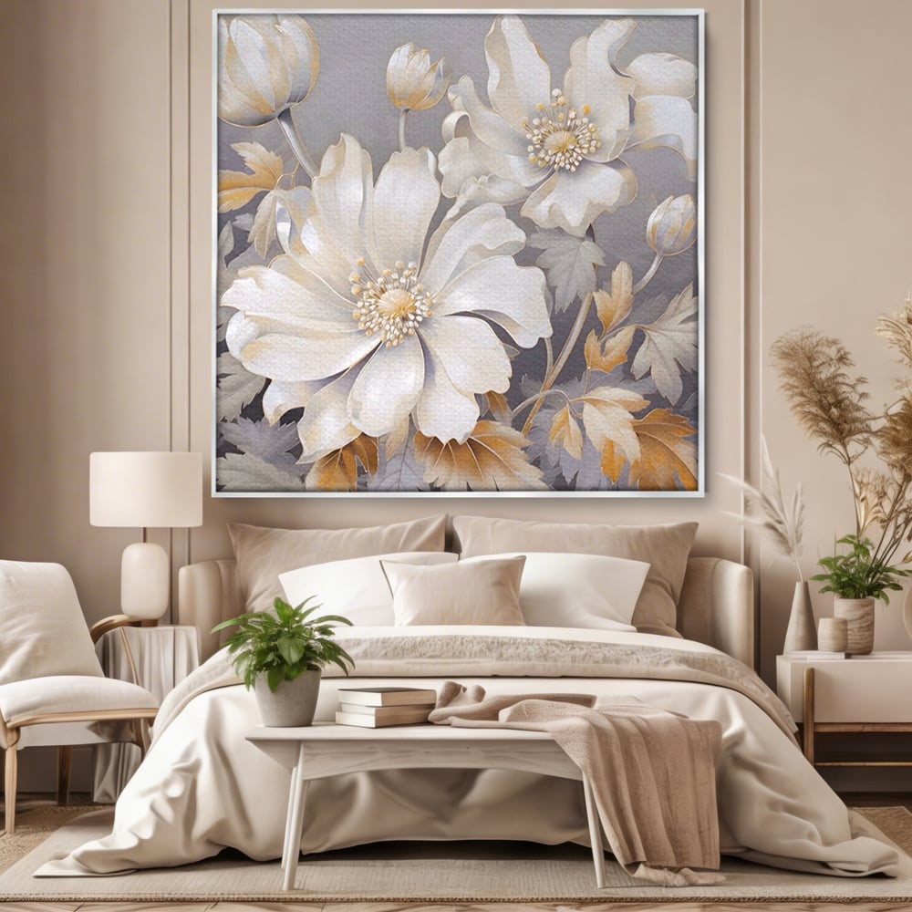 Tablou canvas cu tablou patrat cu flori albe, in rama de aluminiu argintiu, pe perete intr-un dormitor