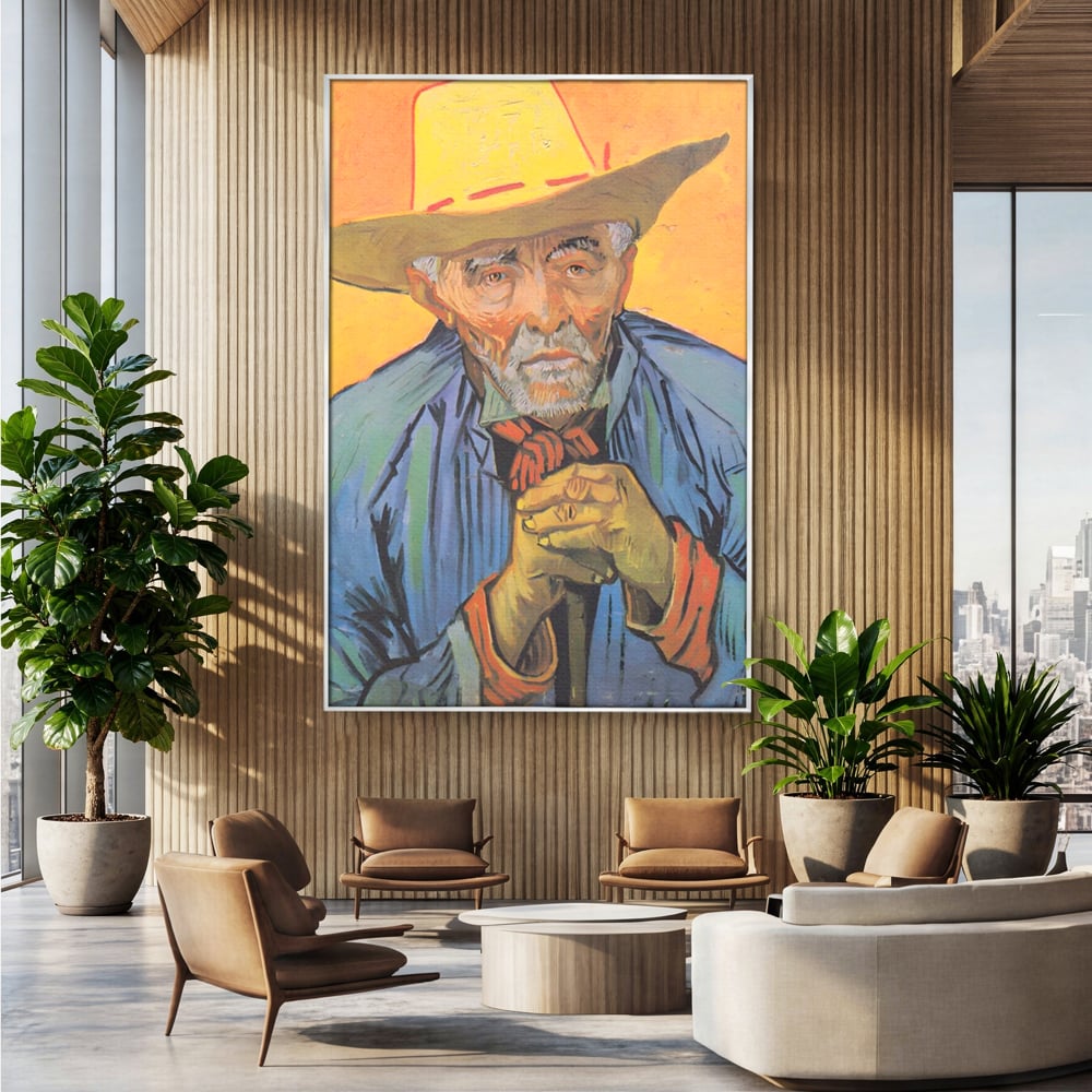 Tablou canvas cu tablou canvas cu portretul unui batran cu palarie, in rama de aluminiu argintiu, pe perete intr-un birou