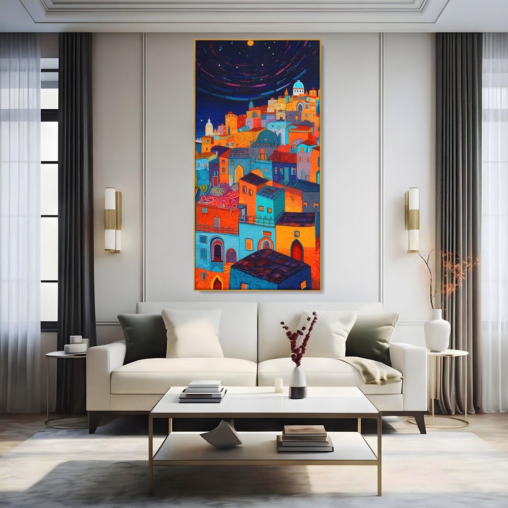 Tablou canvas cu tablou canvas cu oras colorat si cer instelat, in rama de aluminiu auriu, pe perete intr-un living
